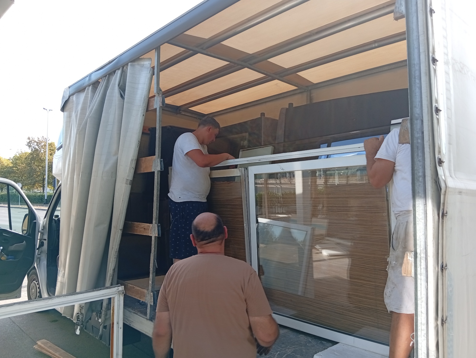 Početak utovara prozora i stolarije